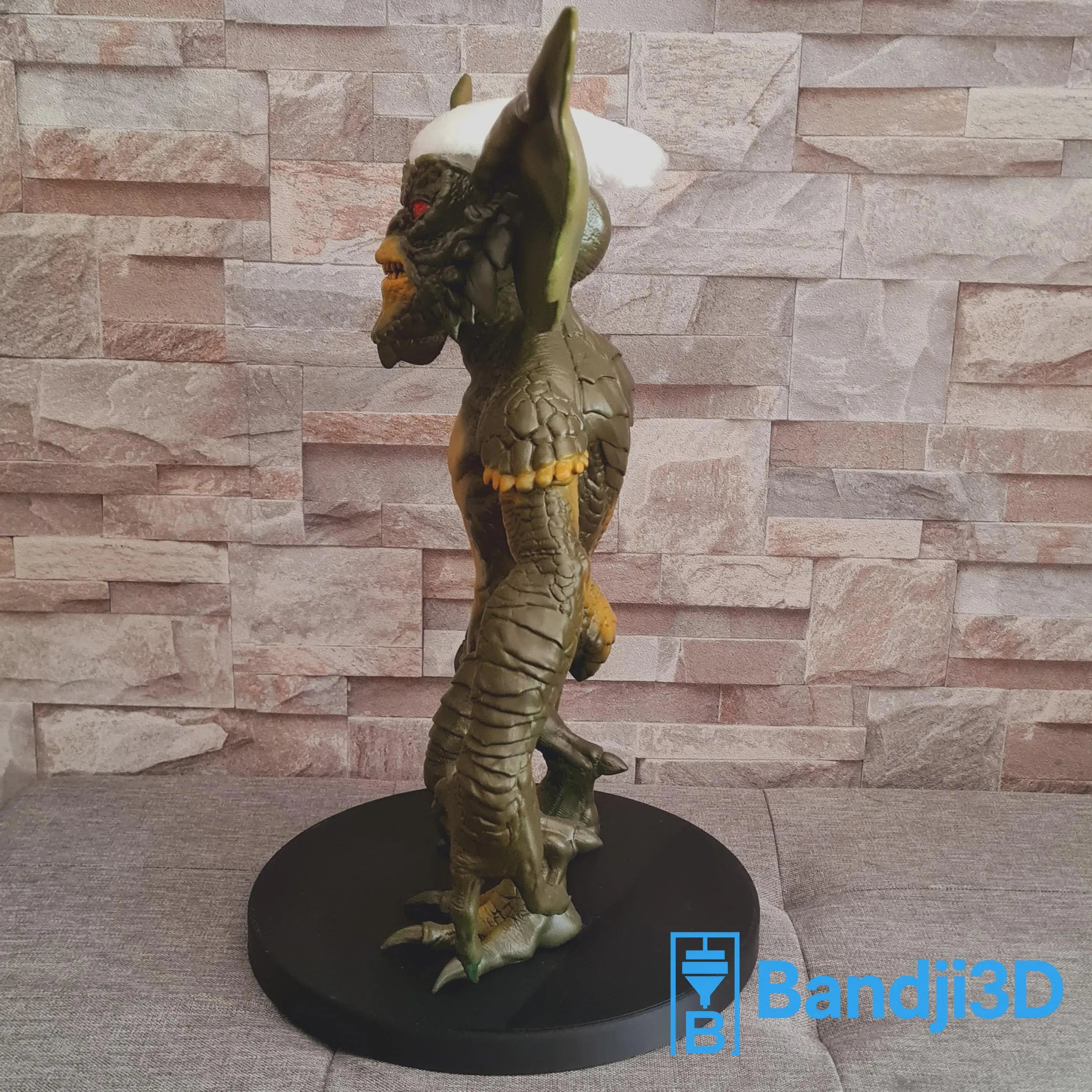 Figurine inspirée de l’univers Gremlins 44 cm – Sculpture cinéma en impression 3D peinte à la main – Déco artisanale unique
