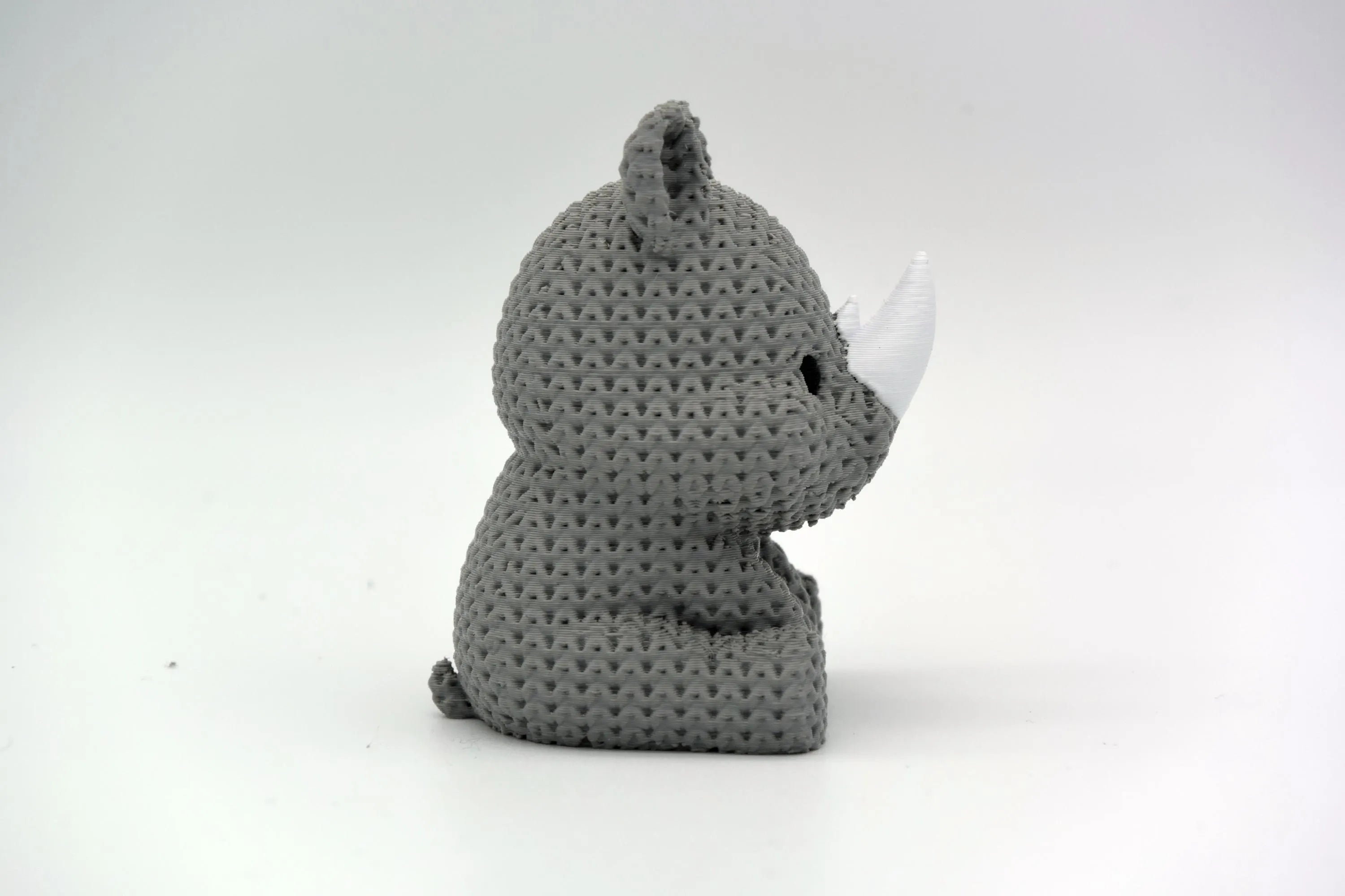 Figurine rhinocéros tricot 3D • Sculpture artisanale exotique • Déco originale • 3 tailles et 14 couleurs