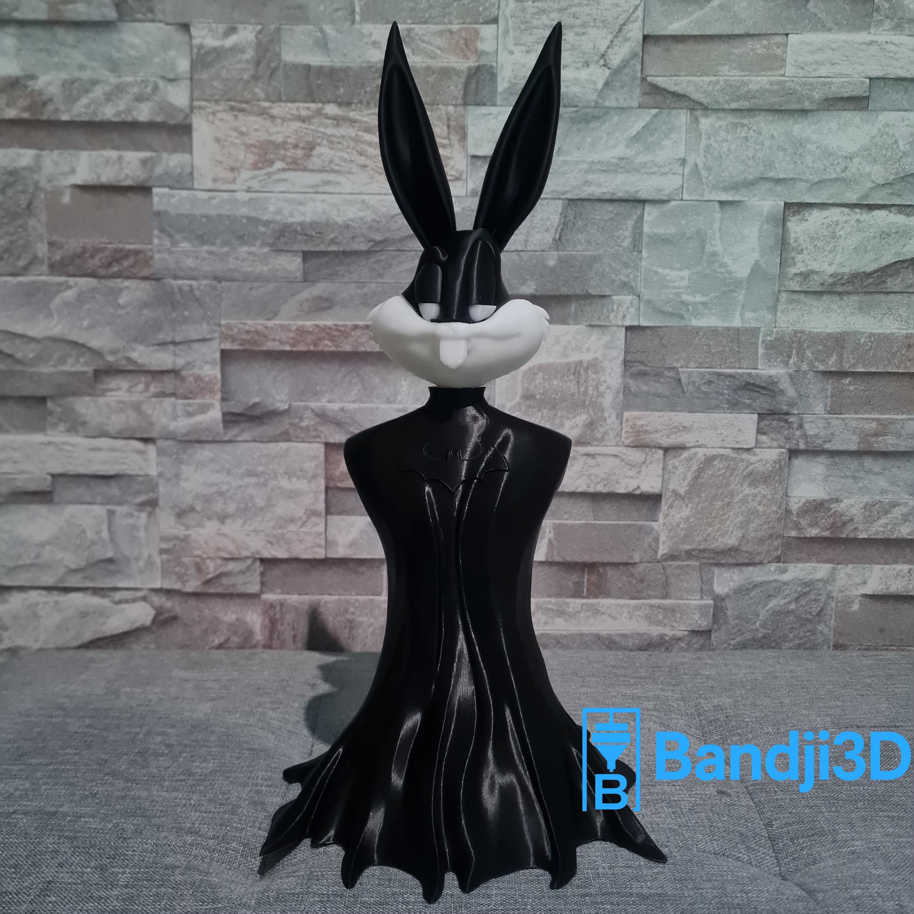 Figurine inspirée de l’univers Bugs Bunny Style Batman – 30 cm – Couleur Personnalisable – Décoration Geek Pop Culture Impression 3D
