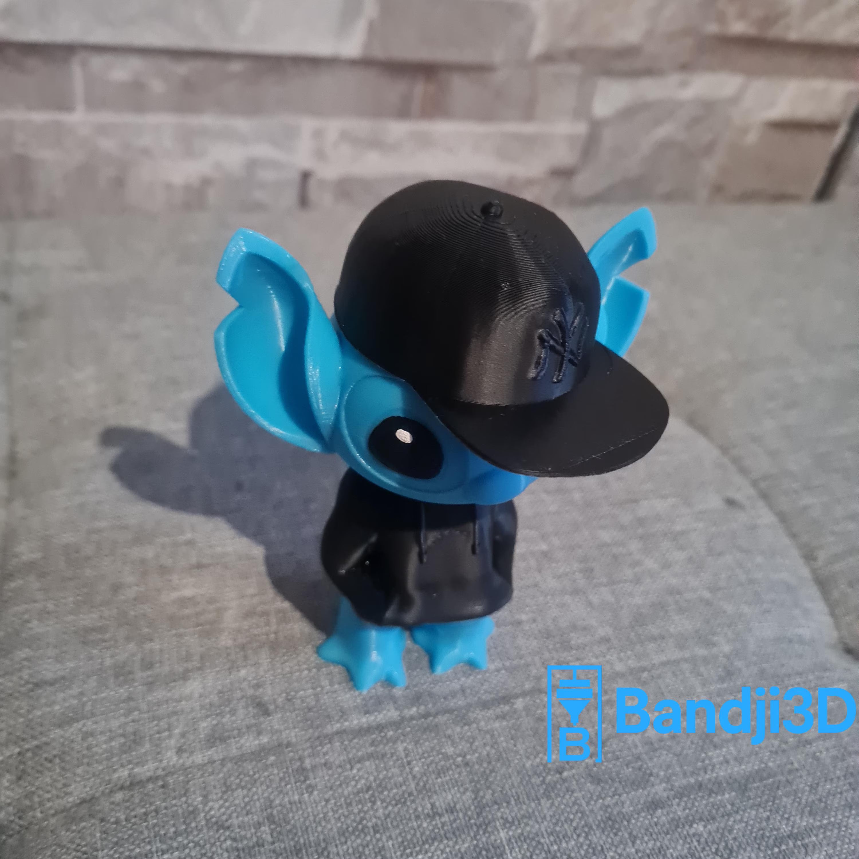 Figurine inspirée de l’univers Stitch Streetwear – Hoodie + Casquette – Personnalisable (13 cm / 24 cm) Impression 3D