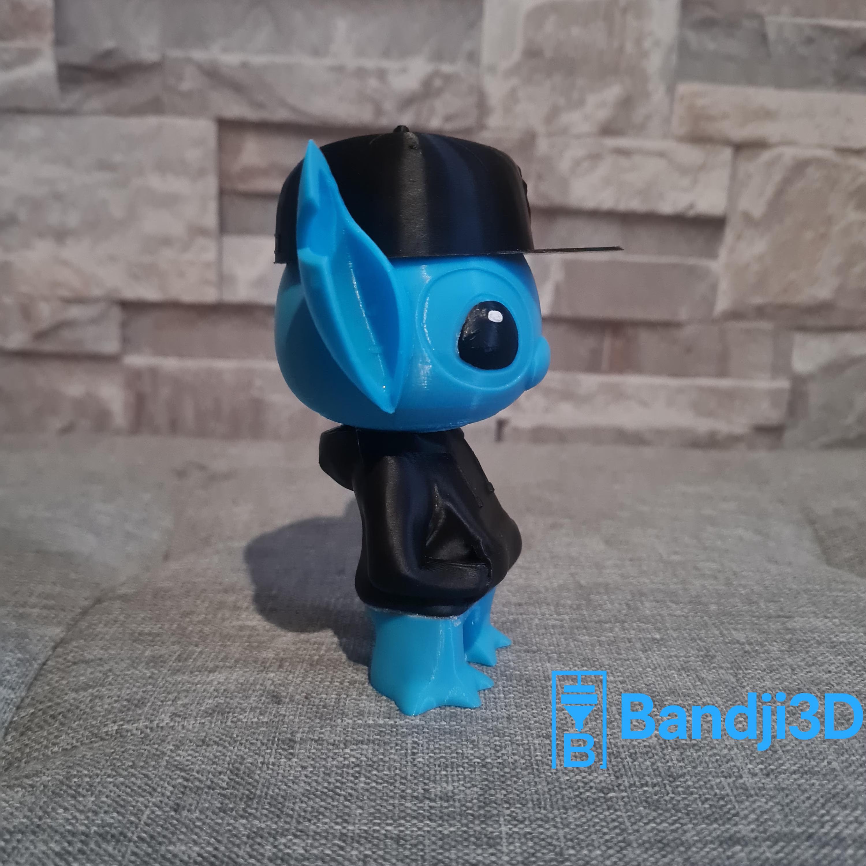 Figurine inspirée de l’univers Stitch Streetwear – Hoodie + Casquette – Personnalisable (13 cm / 24 cm) Impression 3D