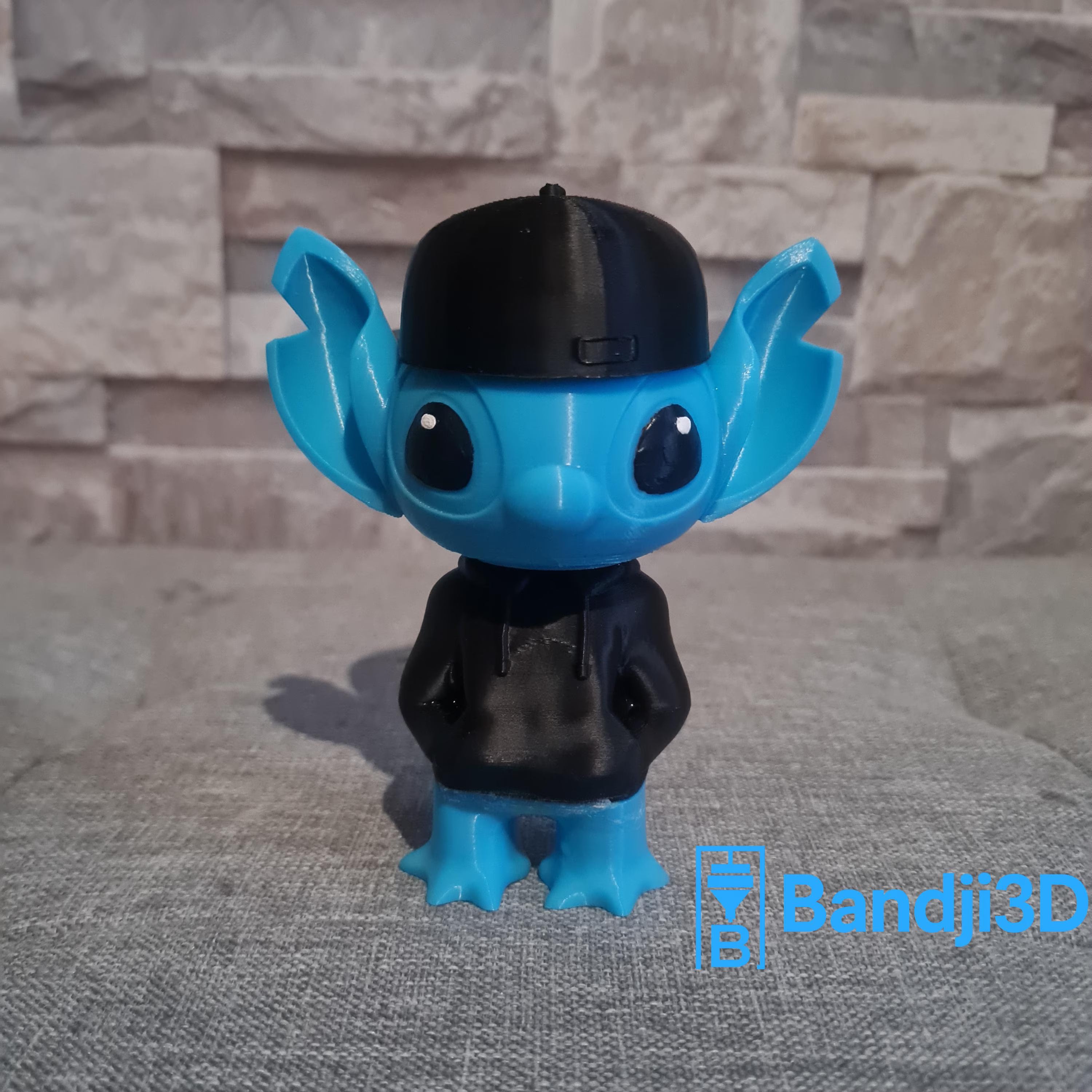 Figurine inspirée de l’univers Stitch Streetwear – Hoodie + Casquette – Personnalisable (13 cm / 24 cm) Impression 3D