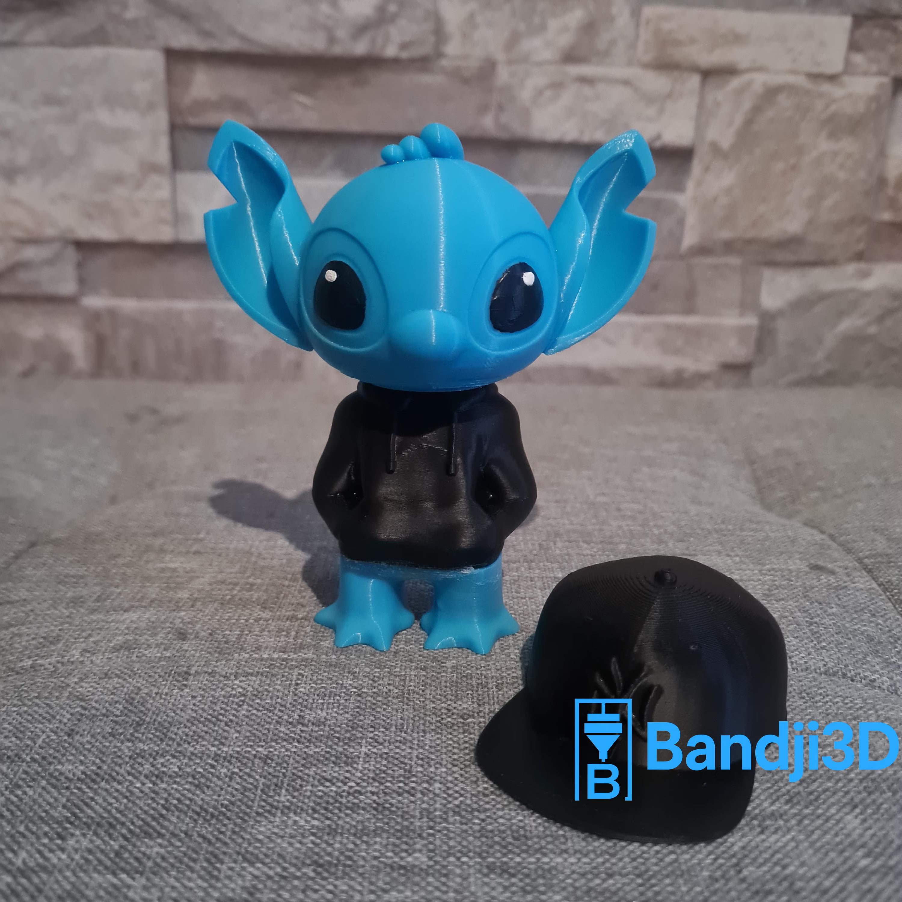 Figurine inspirée de l’univers Stitch Streetwear – Hoodie + Casquette – Personnalisable (13 cm / 24 cm) Impression 3D