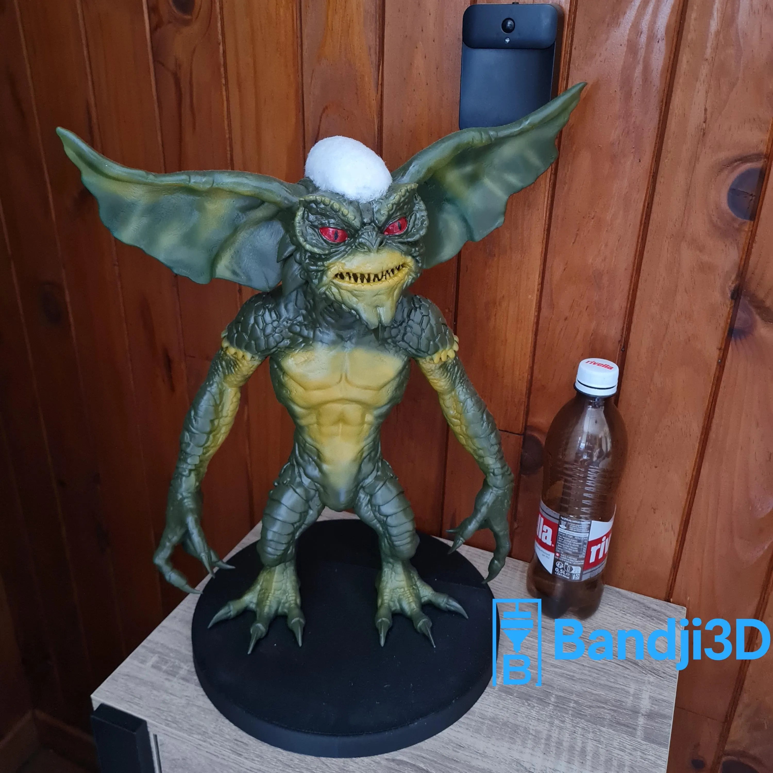 Figurine inspirée de l’univers Gremlins 44 cm – Sculpture cinéma en impression 3D peinte à la main – Déco artisanale unique