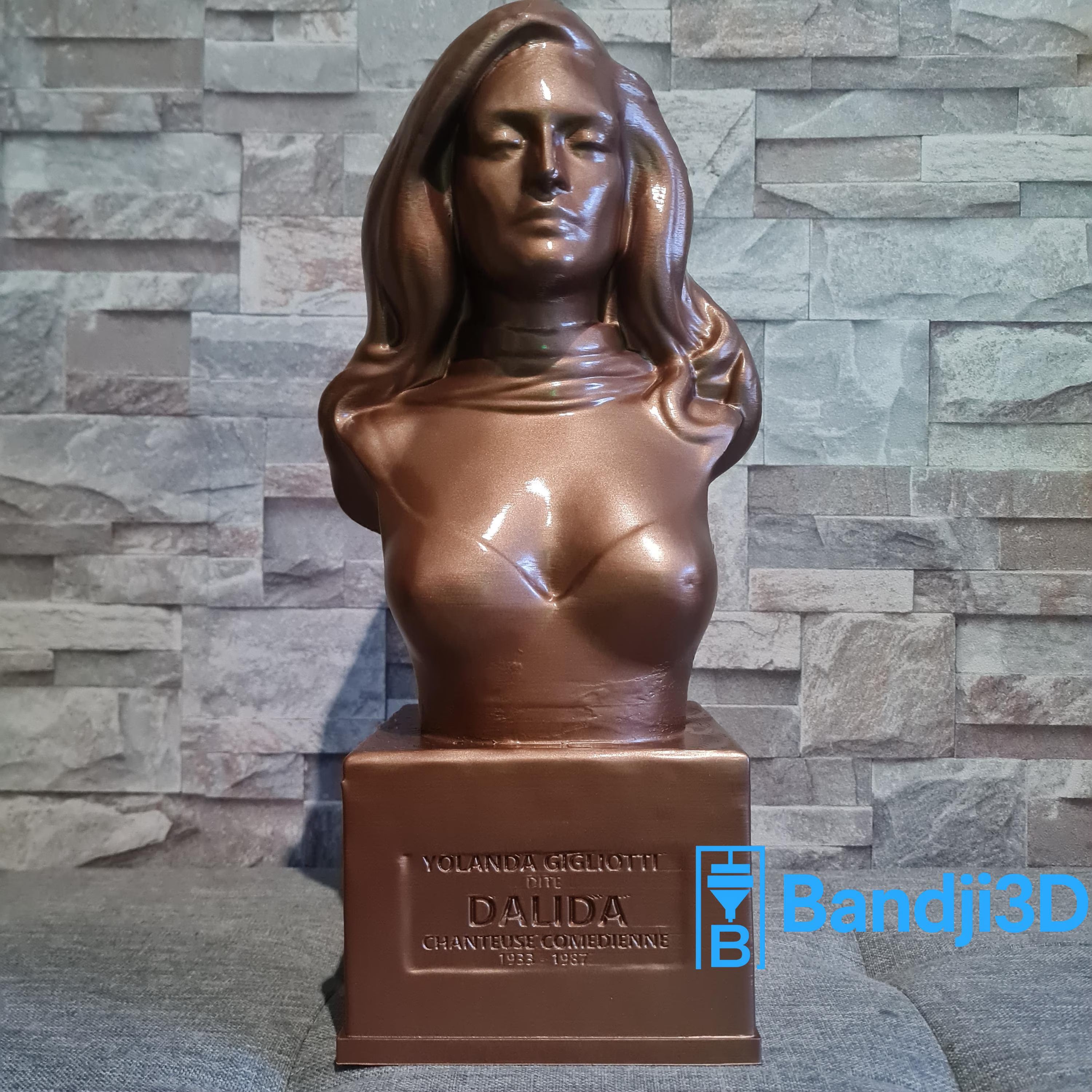 Buste Dalida en impression 3D personnalisable – Statue décorative unique – Sculpture cadeau fan de musique (25 cm / 37 cm)