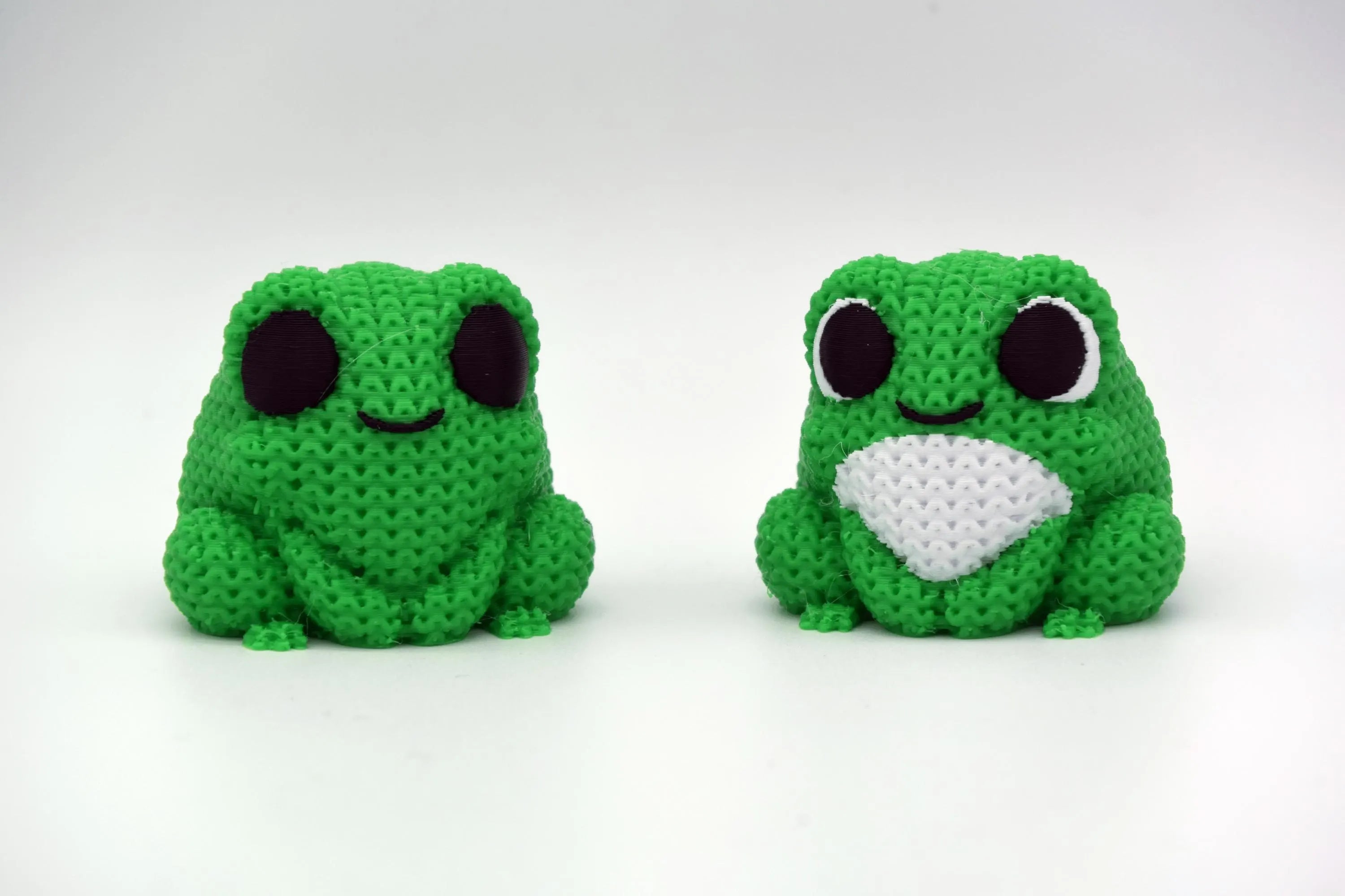 Figurine grenouille tricot 3D • Sculpture artisanale • Déco originale • 2 tailles et 14 couleurs