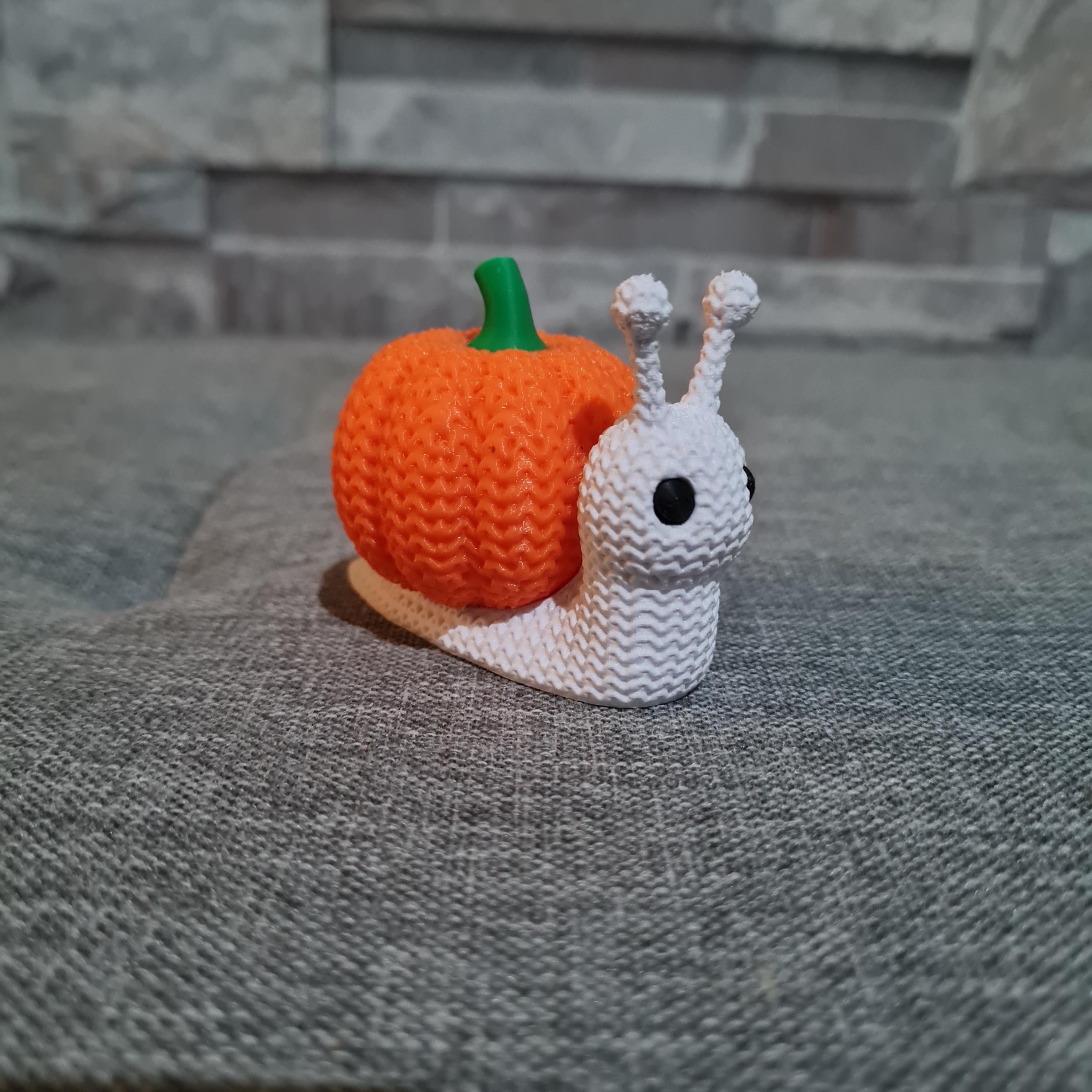 Figurine Escargot mignon – Citrouille tricot Halloween – Déco automne 3D