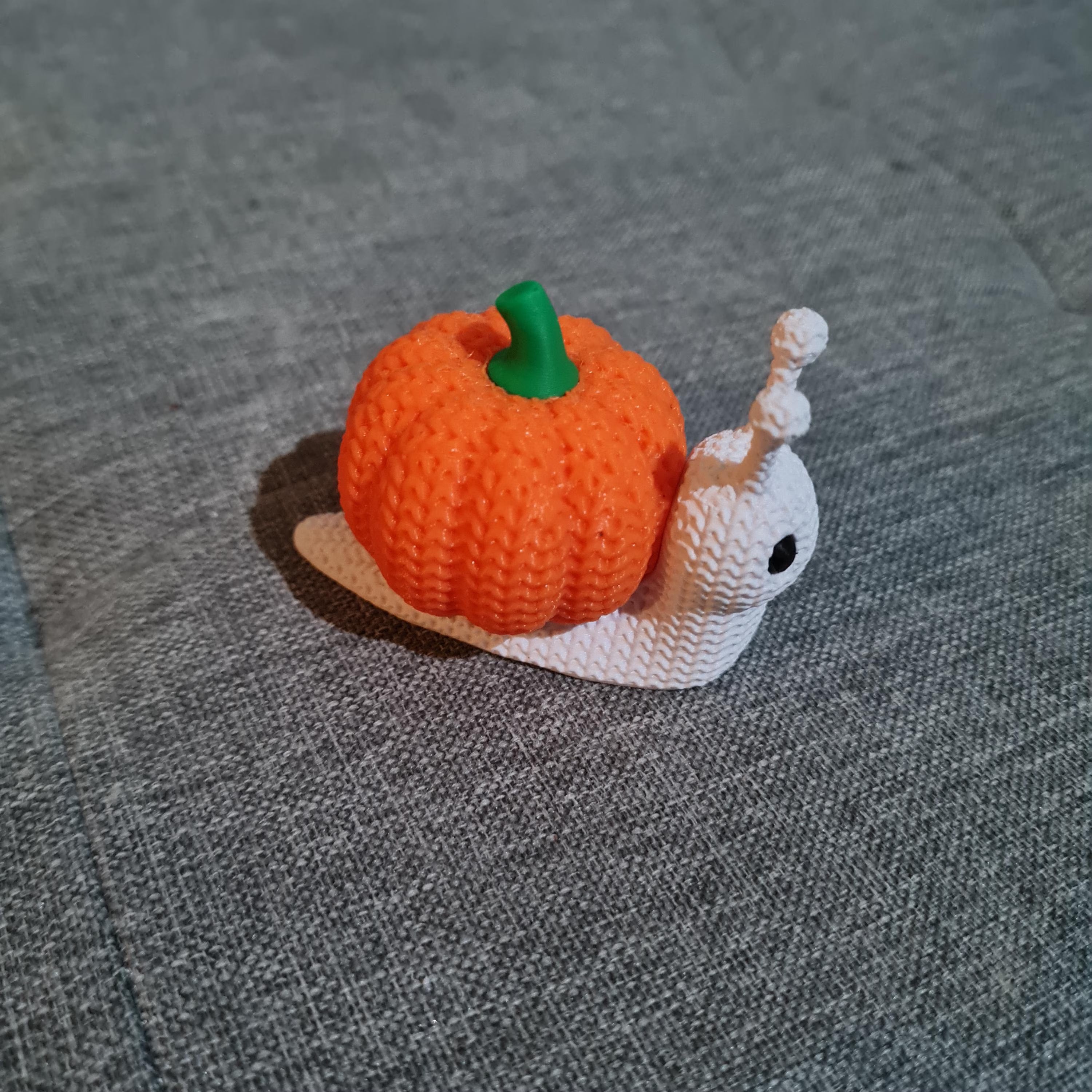 Figurine Escargot mignon – Citrouille tricot Halloween – Déco automne 3D
