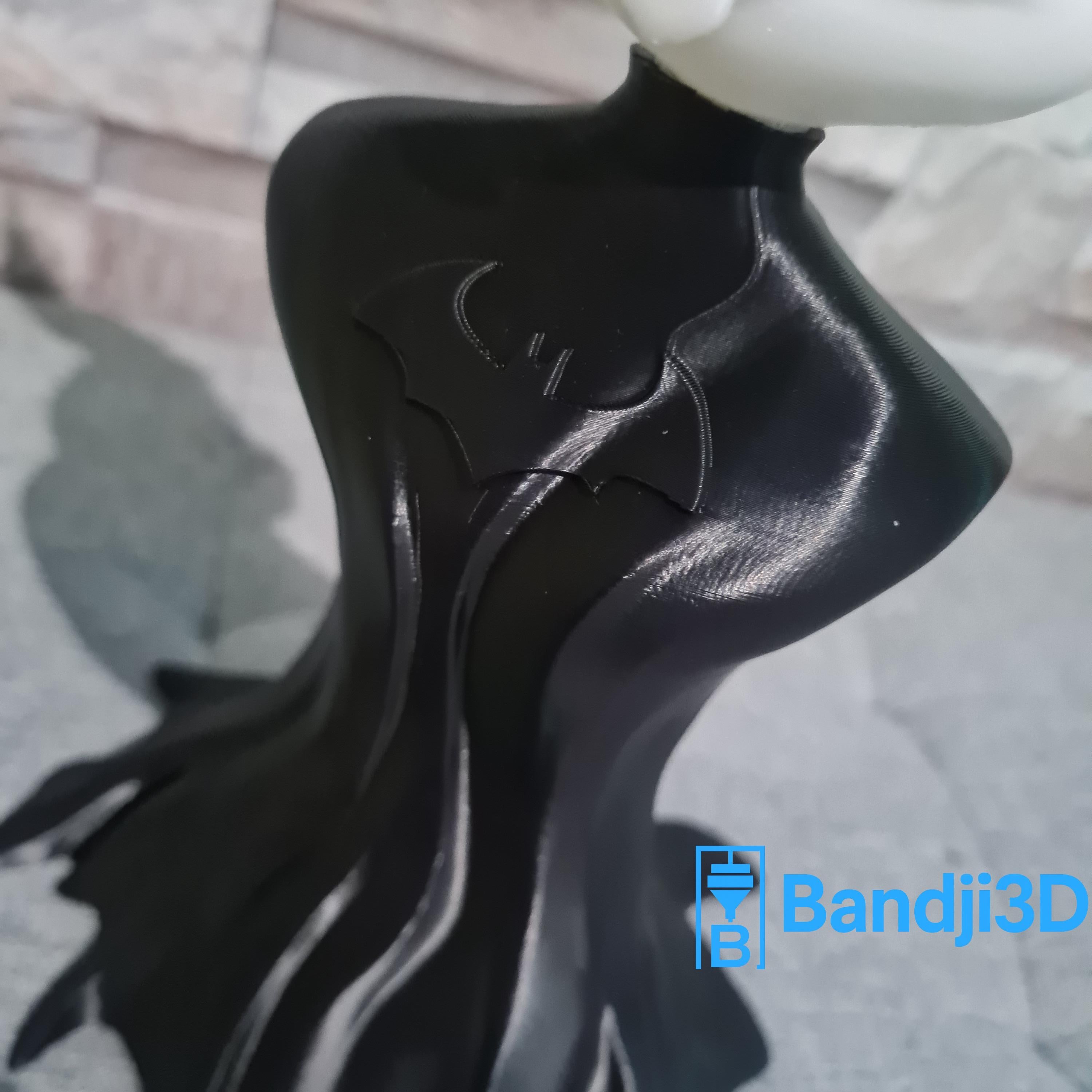 Figurine inspirée de l’univers Bugs Bunny Style Batman – 30 cm – Couleur Personnalisable – Décoration Geek Pop Culture Impression 3D