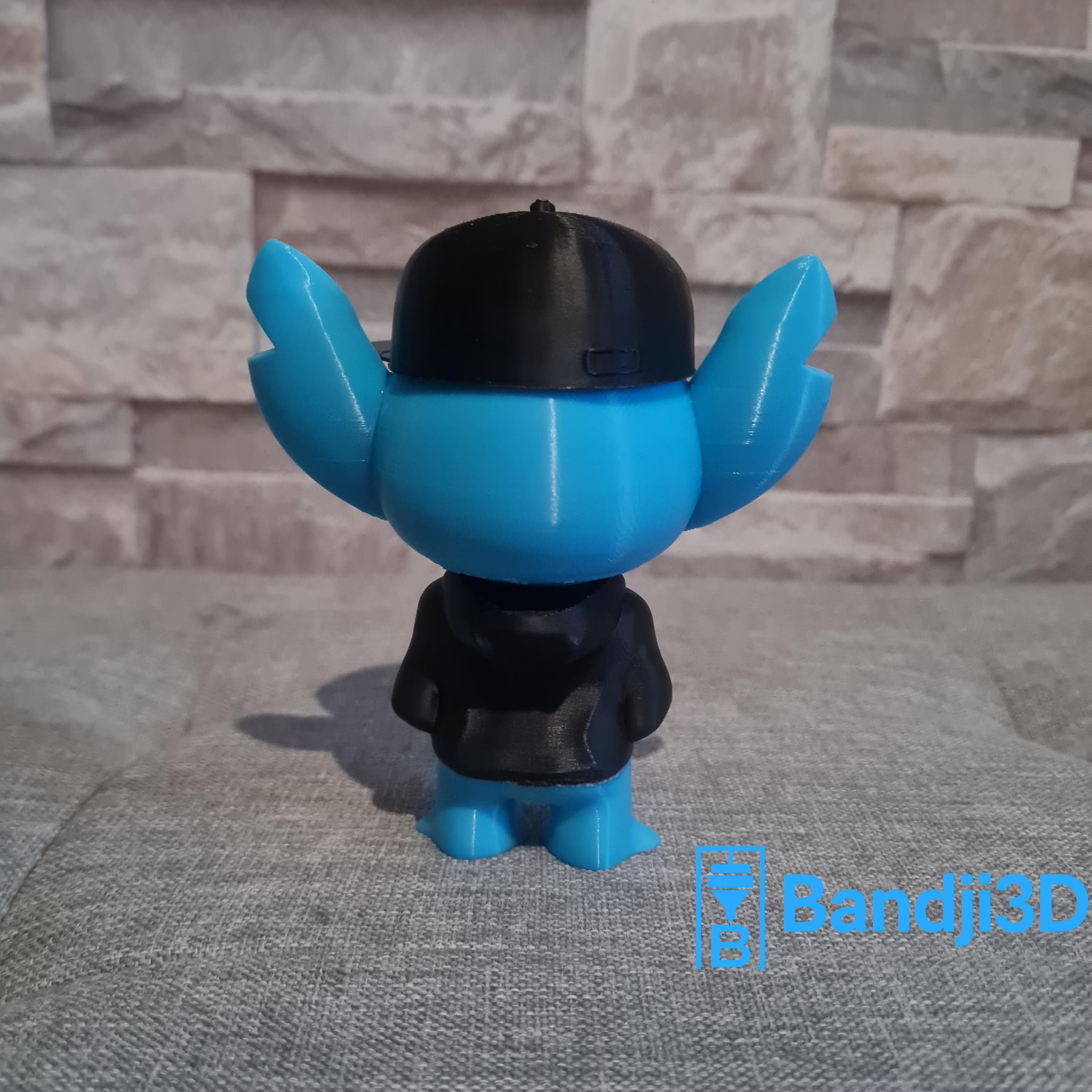Figurine inspirée de l’univers Stitch Streetwear – Hoodie + Casquette – Personnalisable (13 cm / 24 cm) Impression 3D