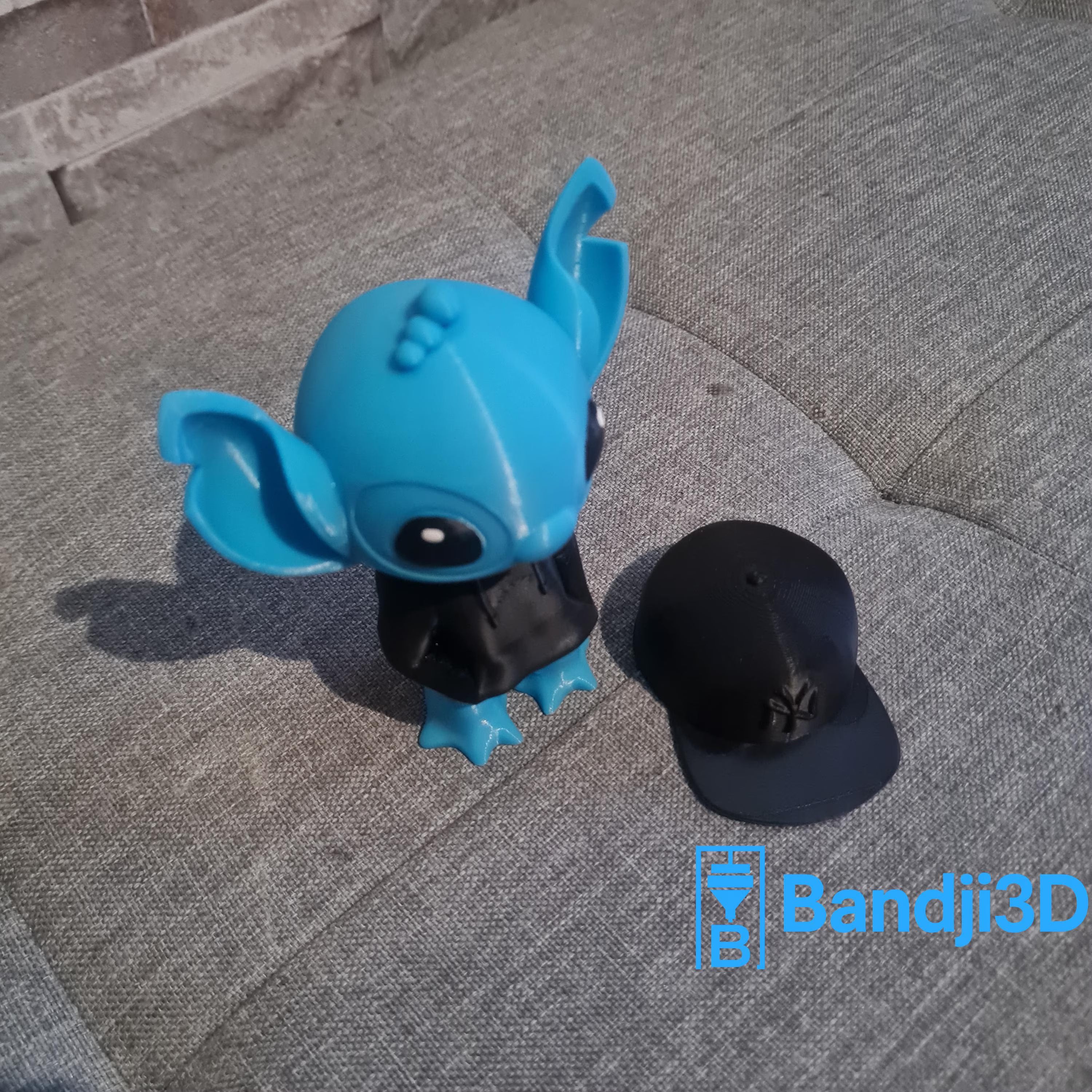 Figurine inspirée de l’univers Stitch Streetwear – Hoodie + Casquette – Personnalisable (13 cm / 24 cm) Impression 3D