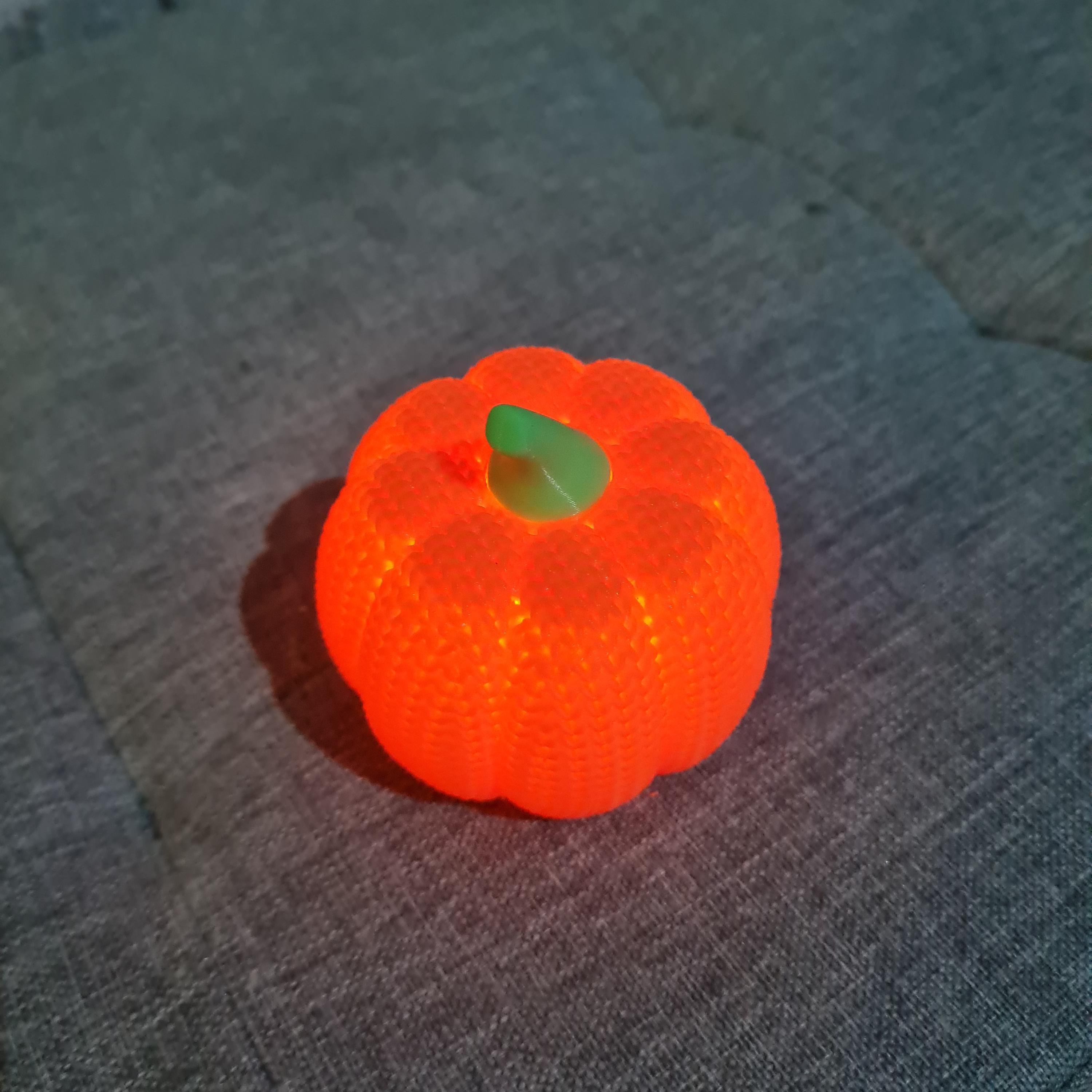 Décoration Halloween – Citrouille effet tricot – Impression 3D avec bougie LED