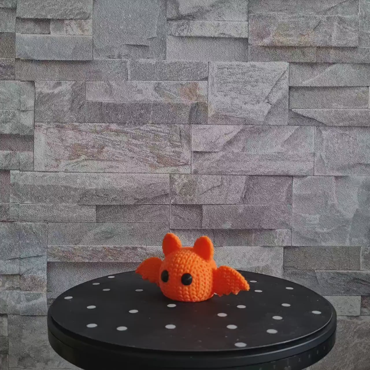 Chauve-souris Halloween – Figurine tricotée en 3D – Déco automne cosy