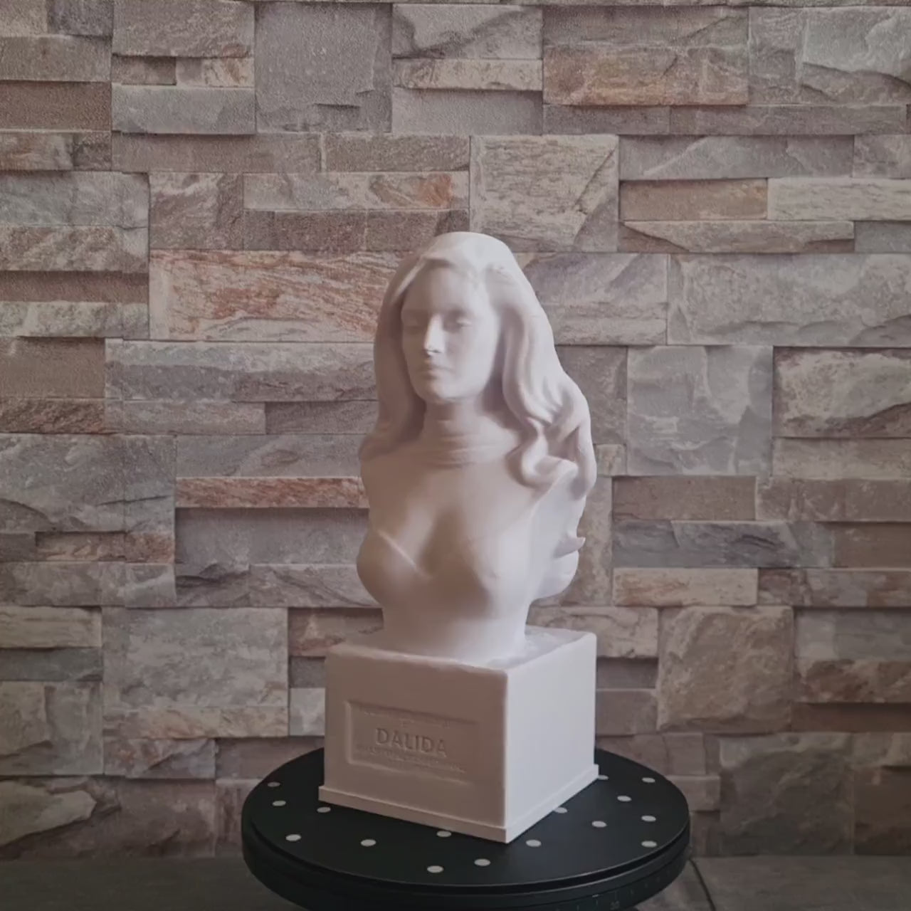 Buste Dalida en impression 3D personnalisable – Statue décorative unique – Sculpture cadeau fan de musique (25 cm / 37 cm)