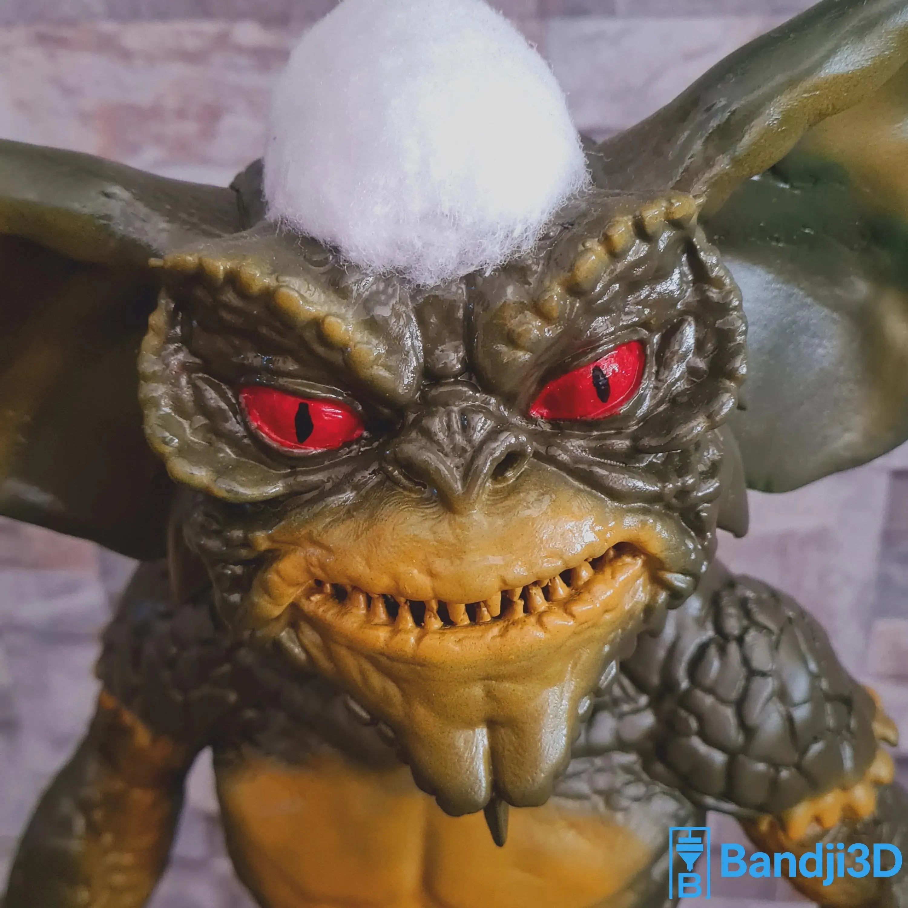 Figurine inspirée de l’univers Gremlins 44 cm – Sculpture cinéma en impression 3D peinte à la main – Déco artisanale unique