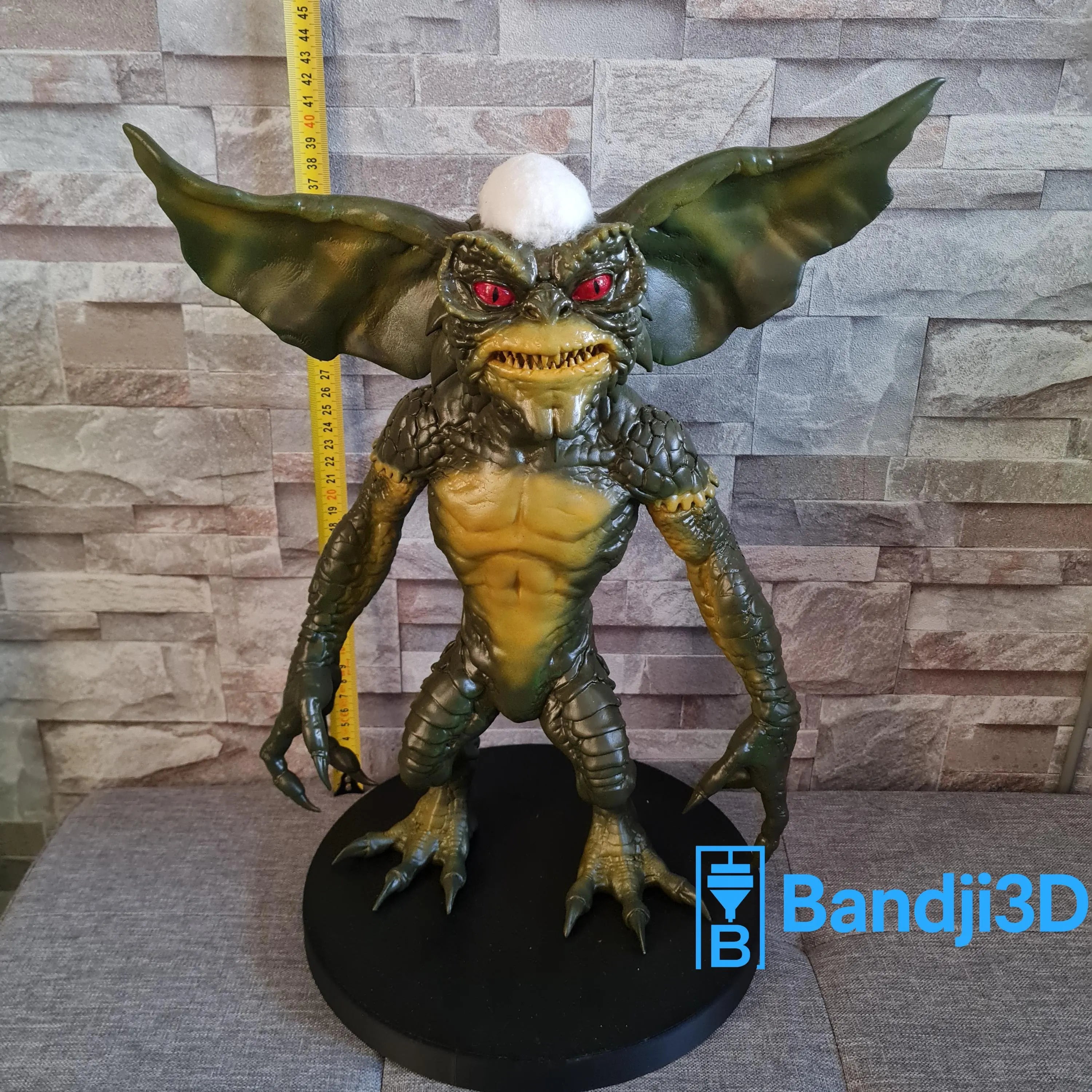 Figurine inspirée de l’univers Gremlins 44 cm – Sculpture cinéma en impression 3D peinte à la main – Déco artisanale unique