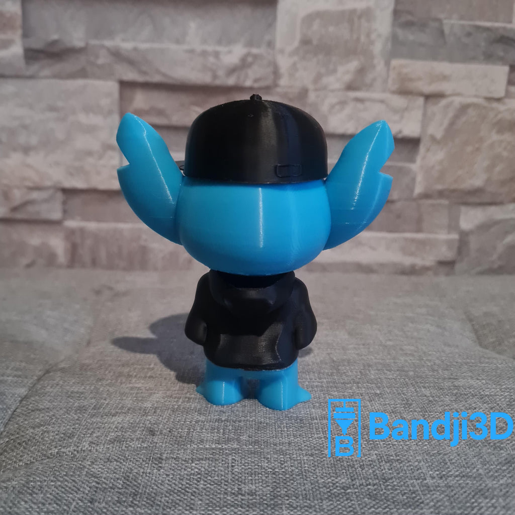 Figurine inspirée de l’univers Stitch Streetwear – Hoodie + Casquette – Personnalisable (13 cm / 24 cm) Impression 3D