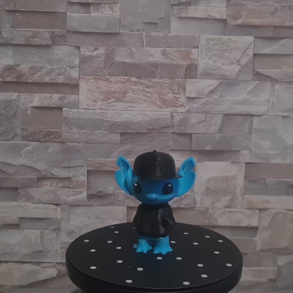 Figurine inspirée de l’univers Stitch Streetwear – Hoodie + Casquette – Personnalisable (13 cm / 24 cm) Impression 3D