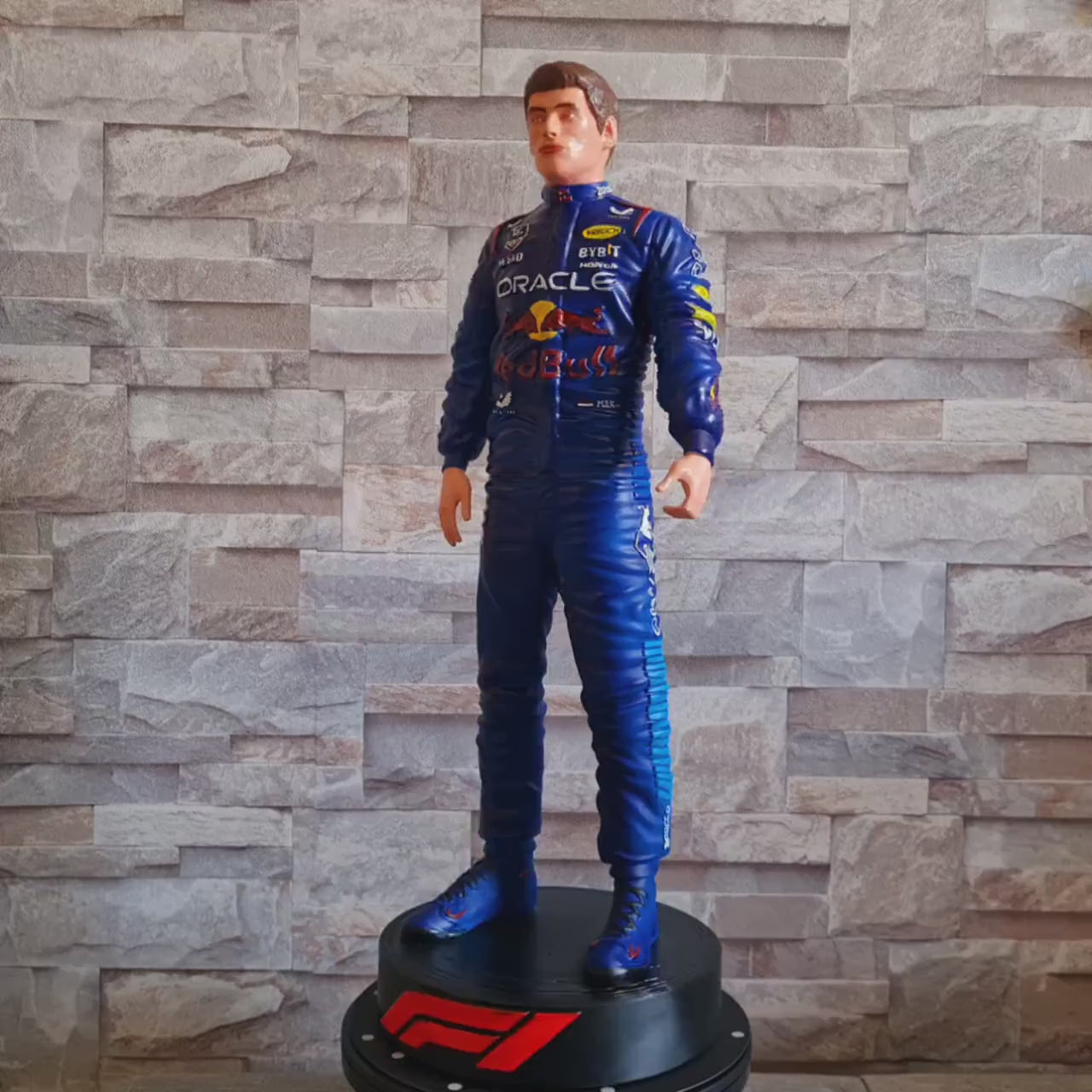Figurine pilote de course F1 Max Verstappen – Statue impression 3D peinte à la main avec socle – Collection sport automobile