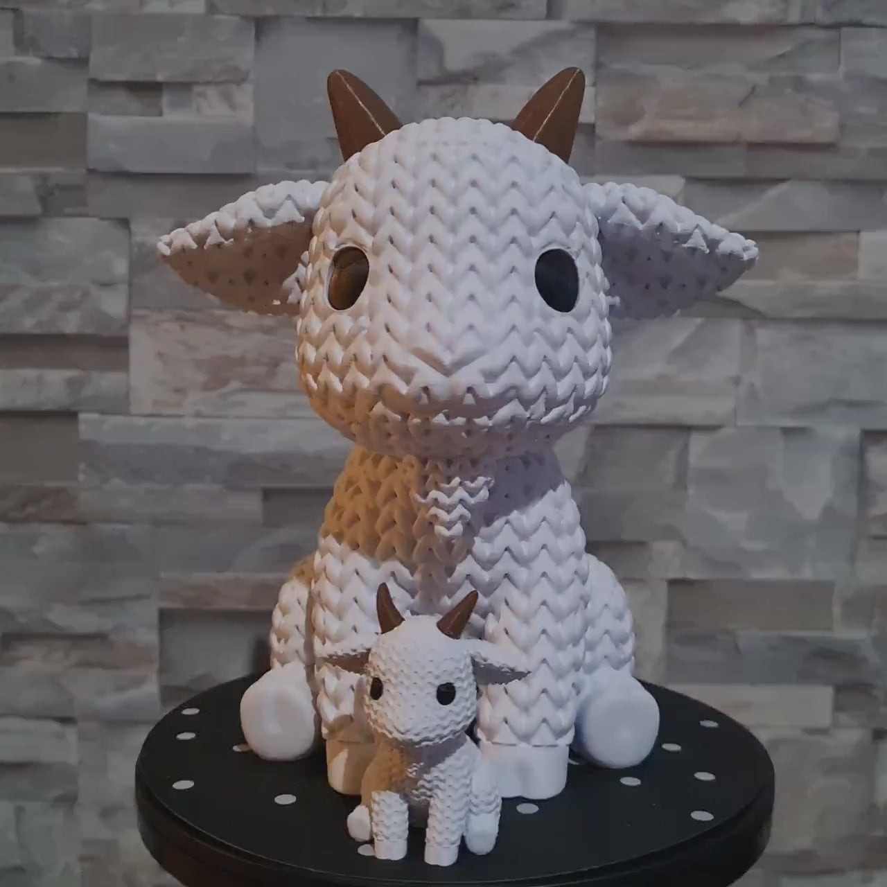 Figurine chèvre tricot 3D • Sculpture décorative fait main • Cadeau original • Disponible en 3 tailles et 14 couleurs