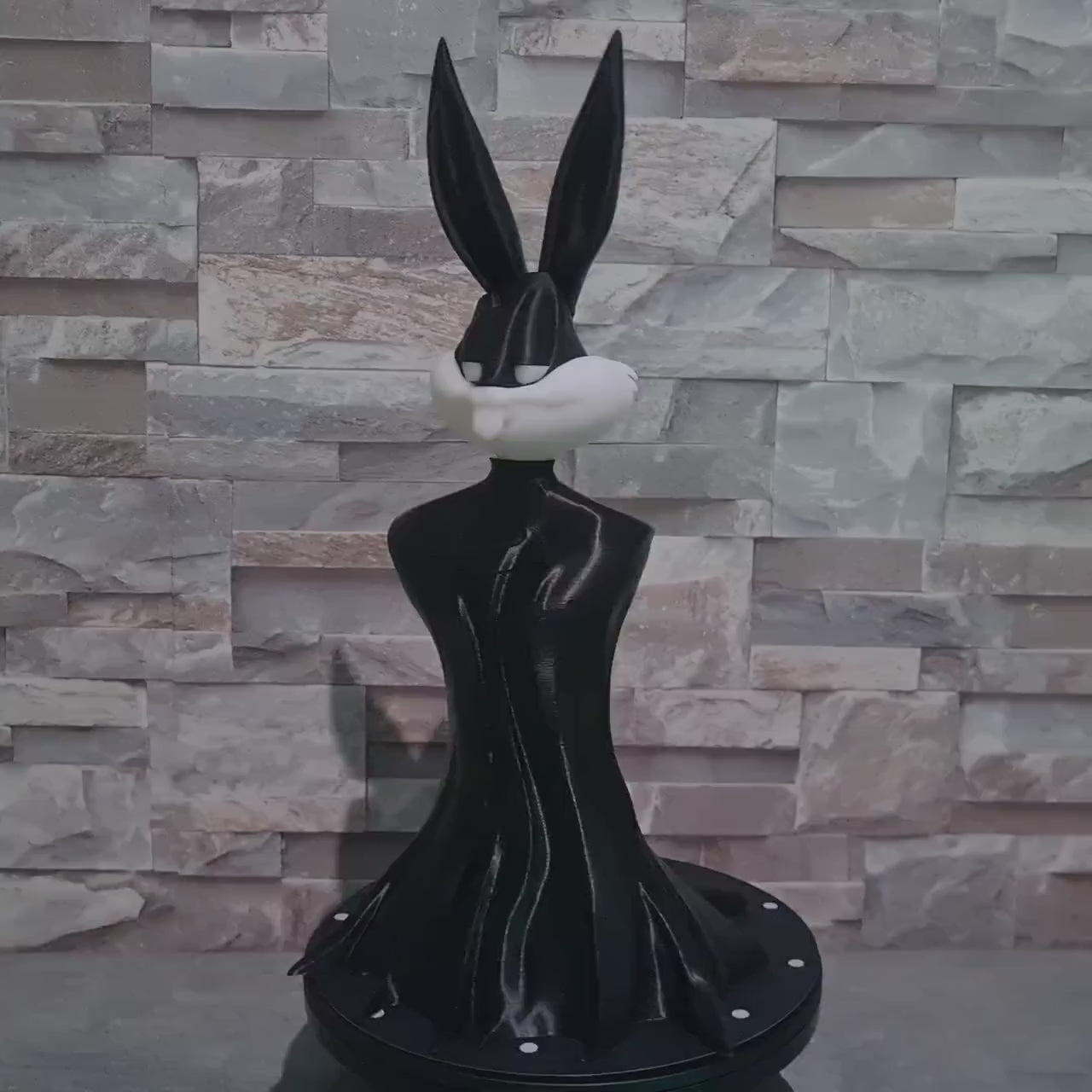 Figurine inspirée de l’univers Bugs Bunny Style Batman – 30 cm – Couleur Personnalisable – Décoration Geek Pop Culture Impression 3D